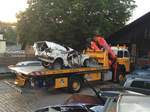 VW Golf mit Totalschaden auf Saurer Allrad Abschleppwagen